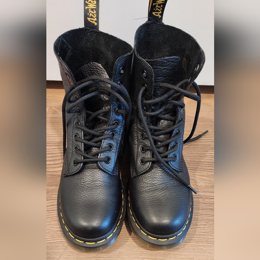 Dr. Martens boots Sz 7 Women